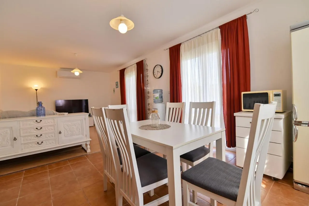 Apartment Apartman Mala Lanterna Trogir